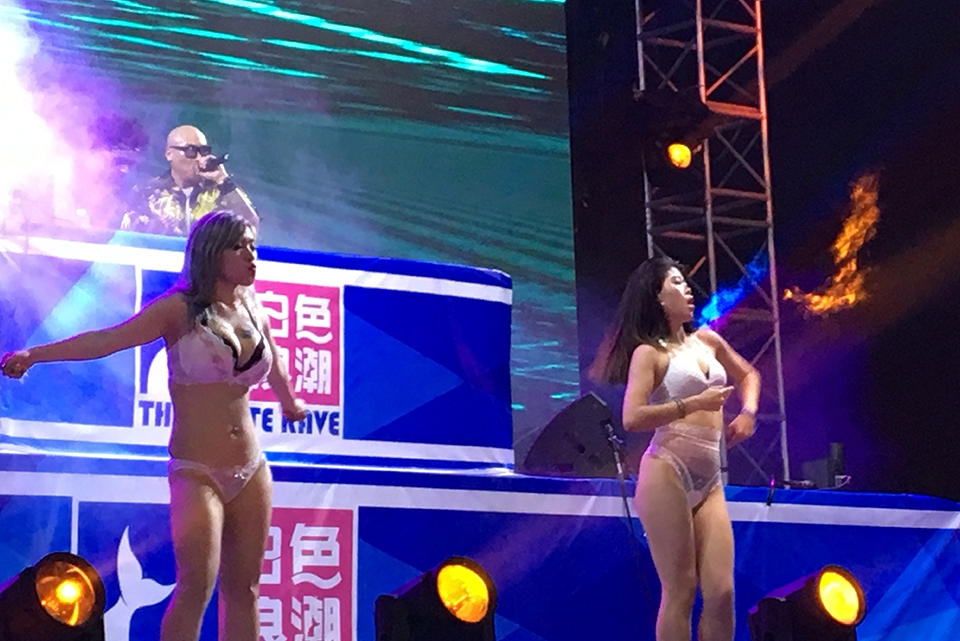 青島燈光音響租賃,青島演出設(shè)備租賃,青島LED屏租賃,青島舞美制作搭建