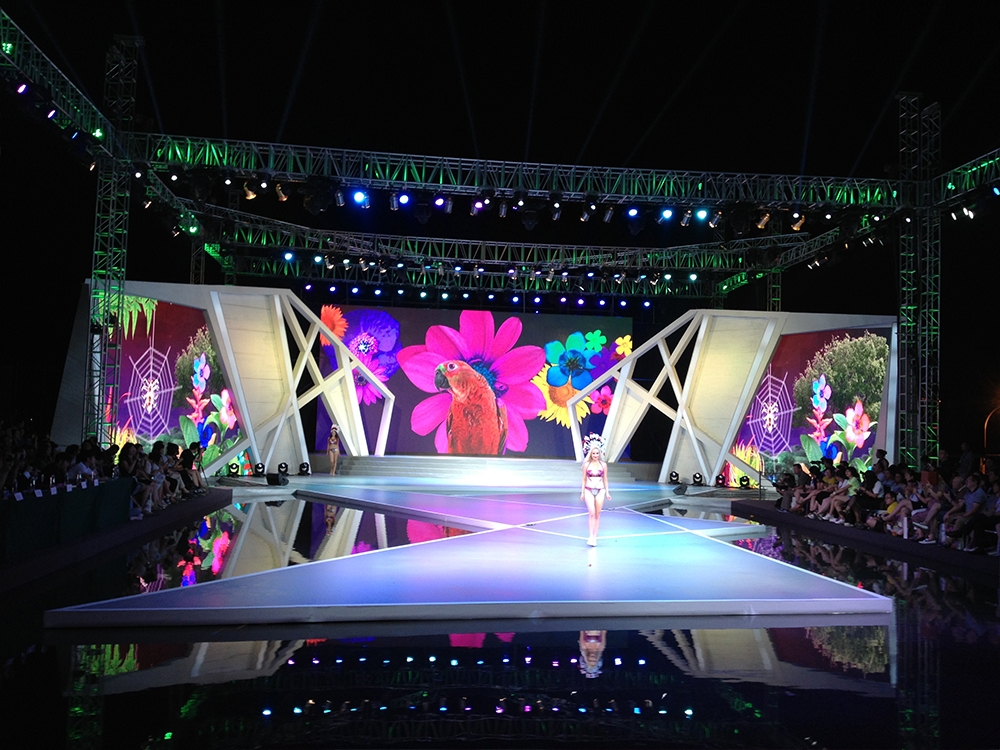 青島燈光音響租賃,青島演出設備租賃,青島LED屏租賃,青島舞美制作搭建